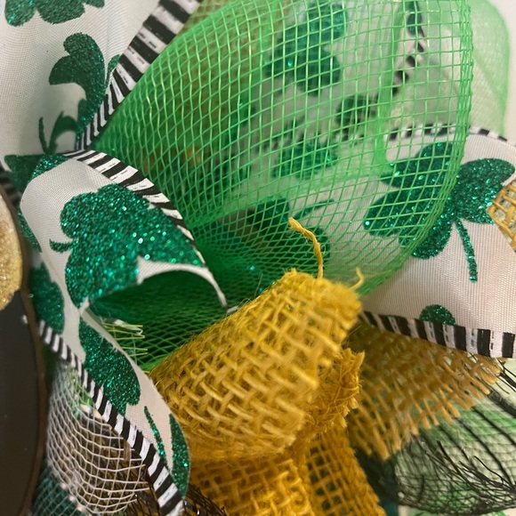 St. Patrick’s Day wreath “POT OF GOLD” Greens, black, golds. 18” very full! - Picture 4 of 8